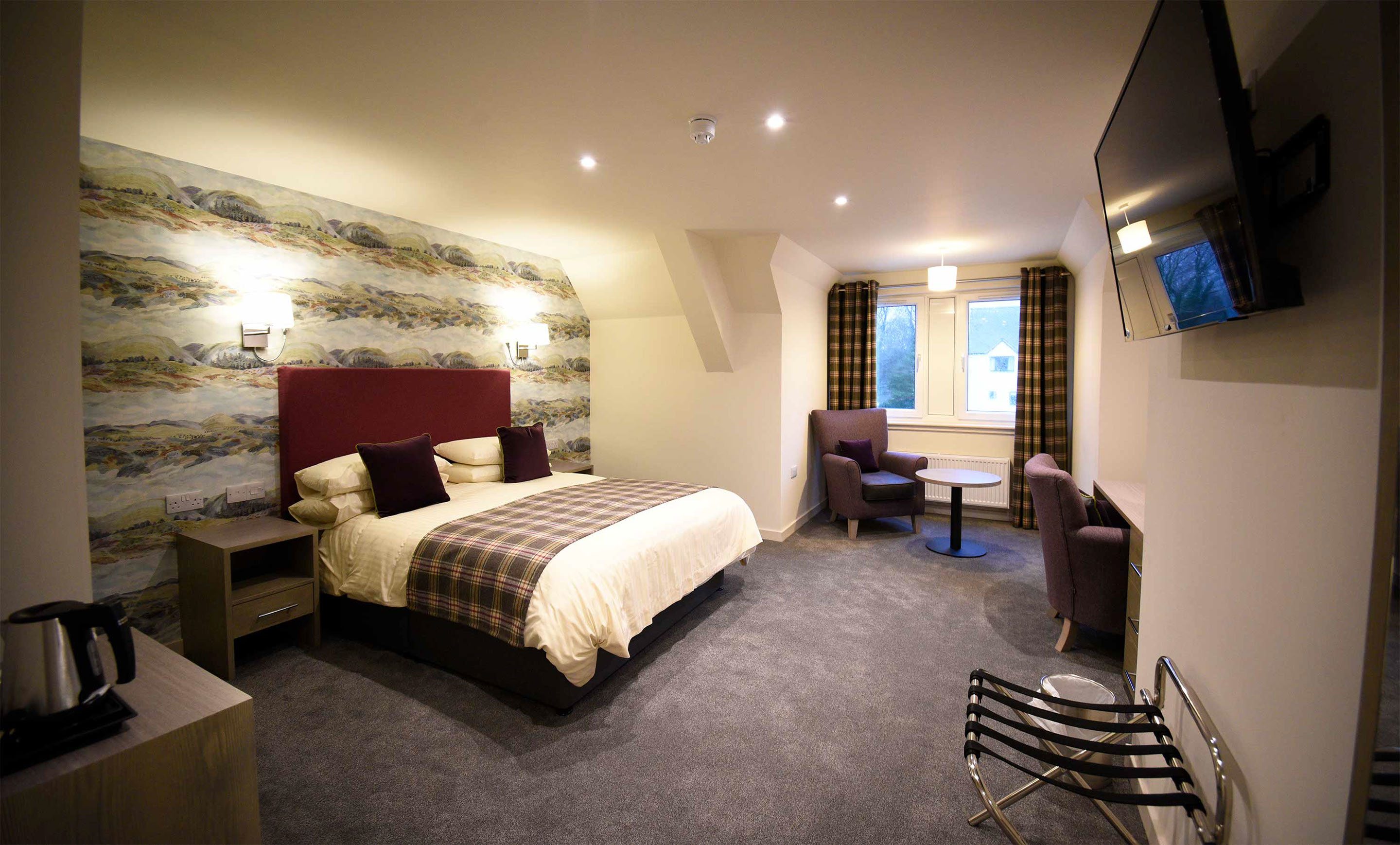 The Royal Hotel in Portree with luxury double twin room accommodation that is en suite with private parking and free WIFI
