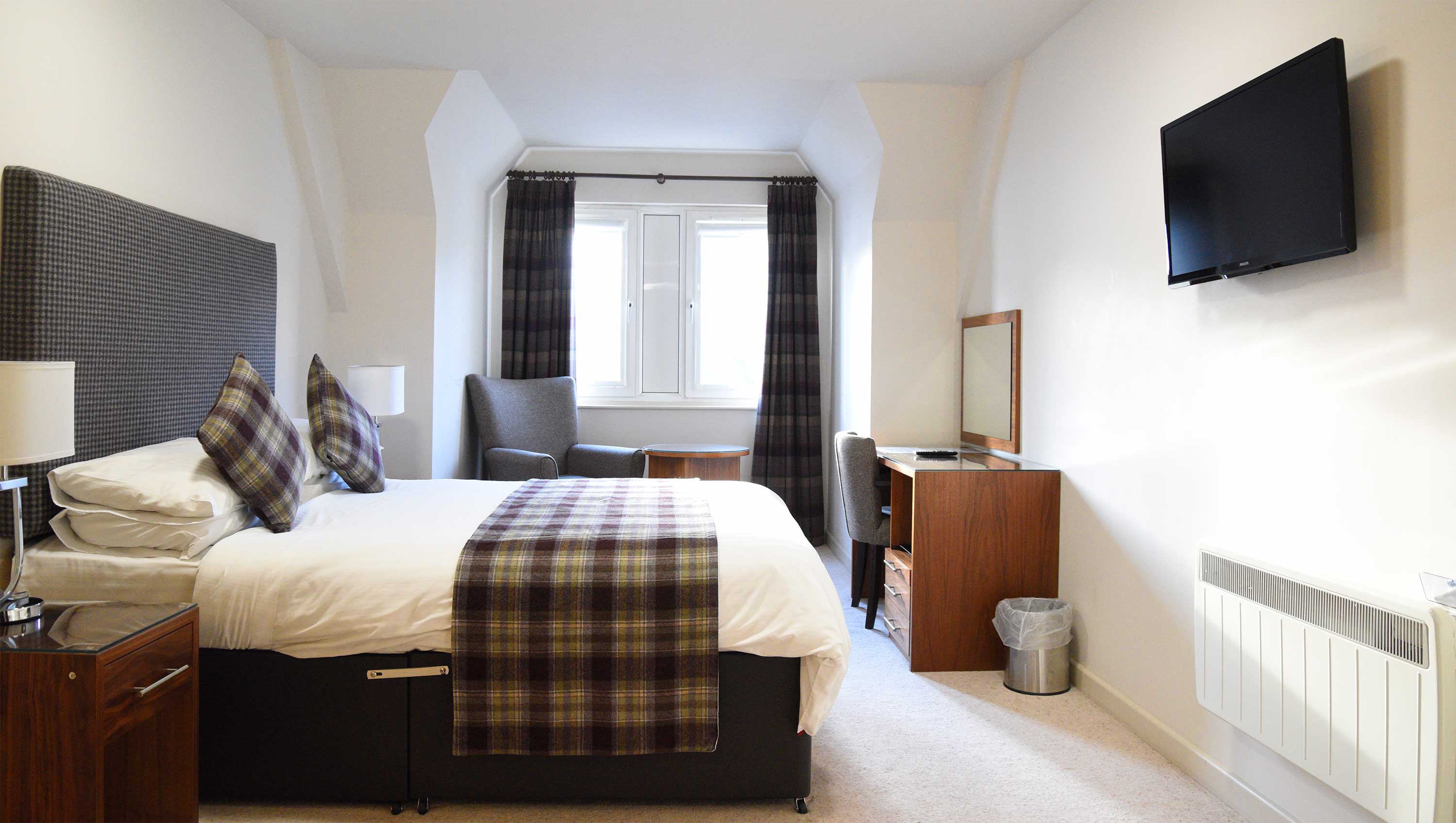 The Royal Hotel in Portree contains luxury double room accommodation with WIFI Freeview TV and private parking